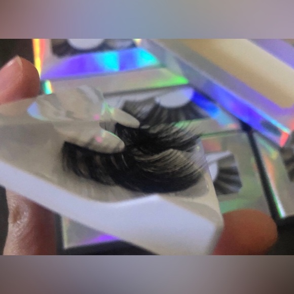 Eyelashes - Picture 6 of 8